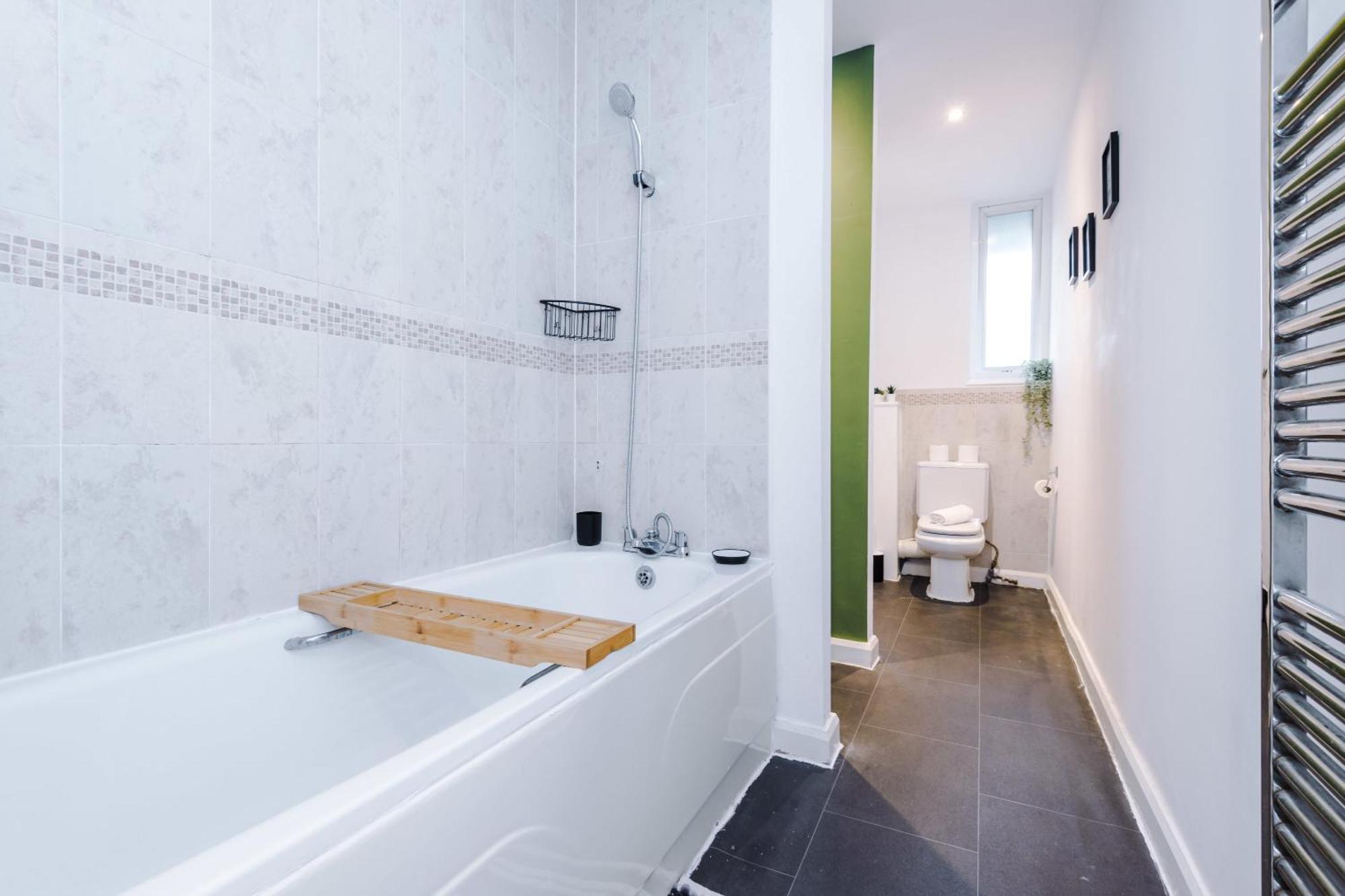 Rest&Recharge At A Spacious Townhouse By The Etihad Villa Manchester Ngoại thất bức ảnh